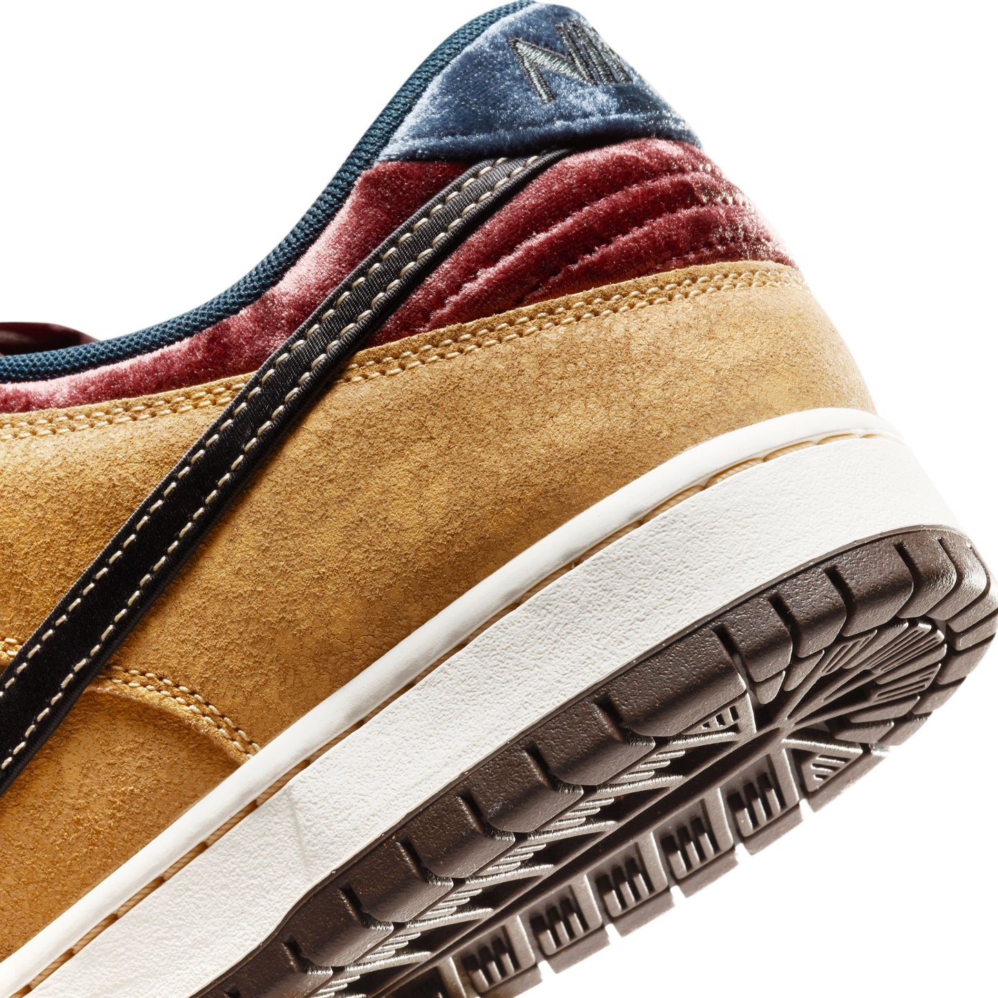 Dunk Low Pro City of Cinema - Celestial Gold / Black-Dark Team Red