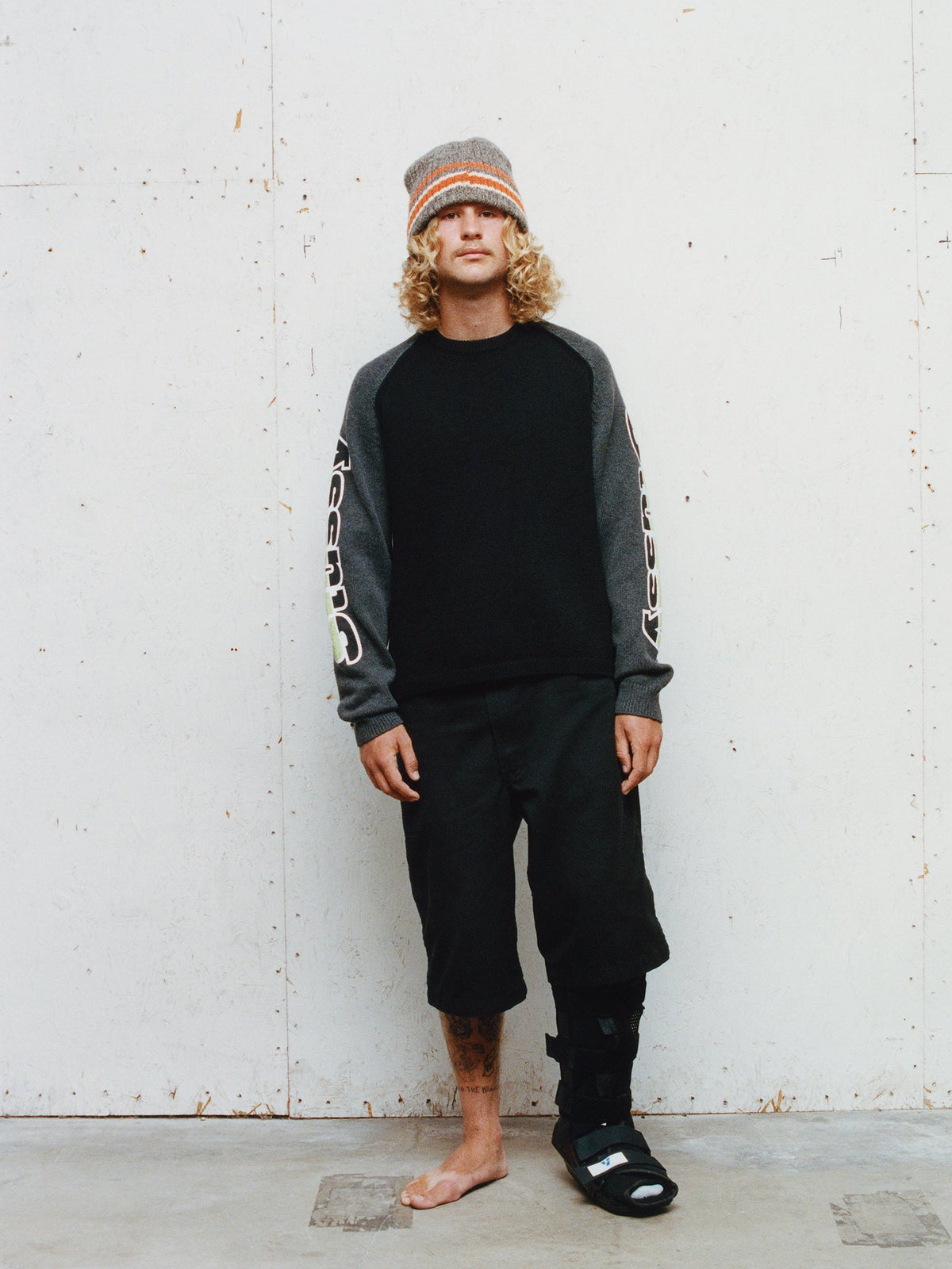 Two Tone Raglan Sweater - Black