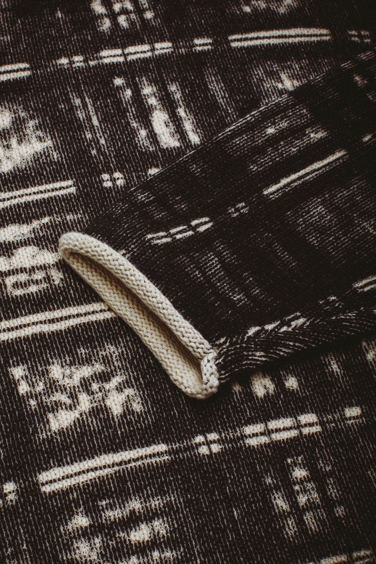 Printed Plaid Sweater - Black / Plaid