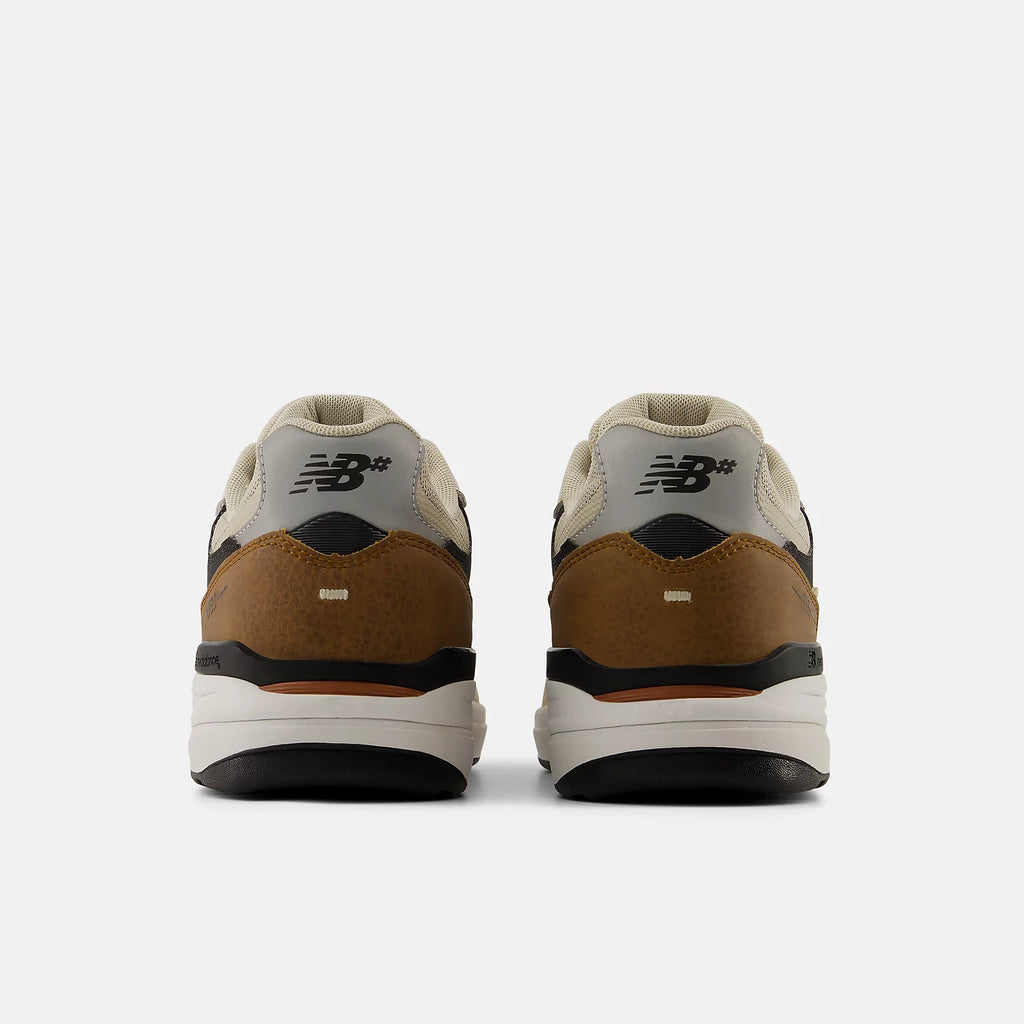 Numeric Andrew Reynolds 933 - Quicksand / Sea Salt