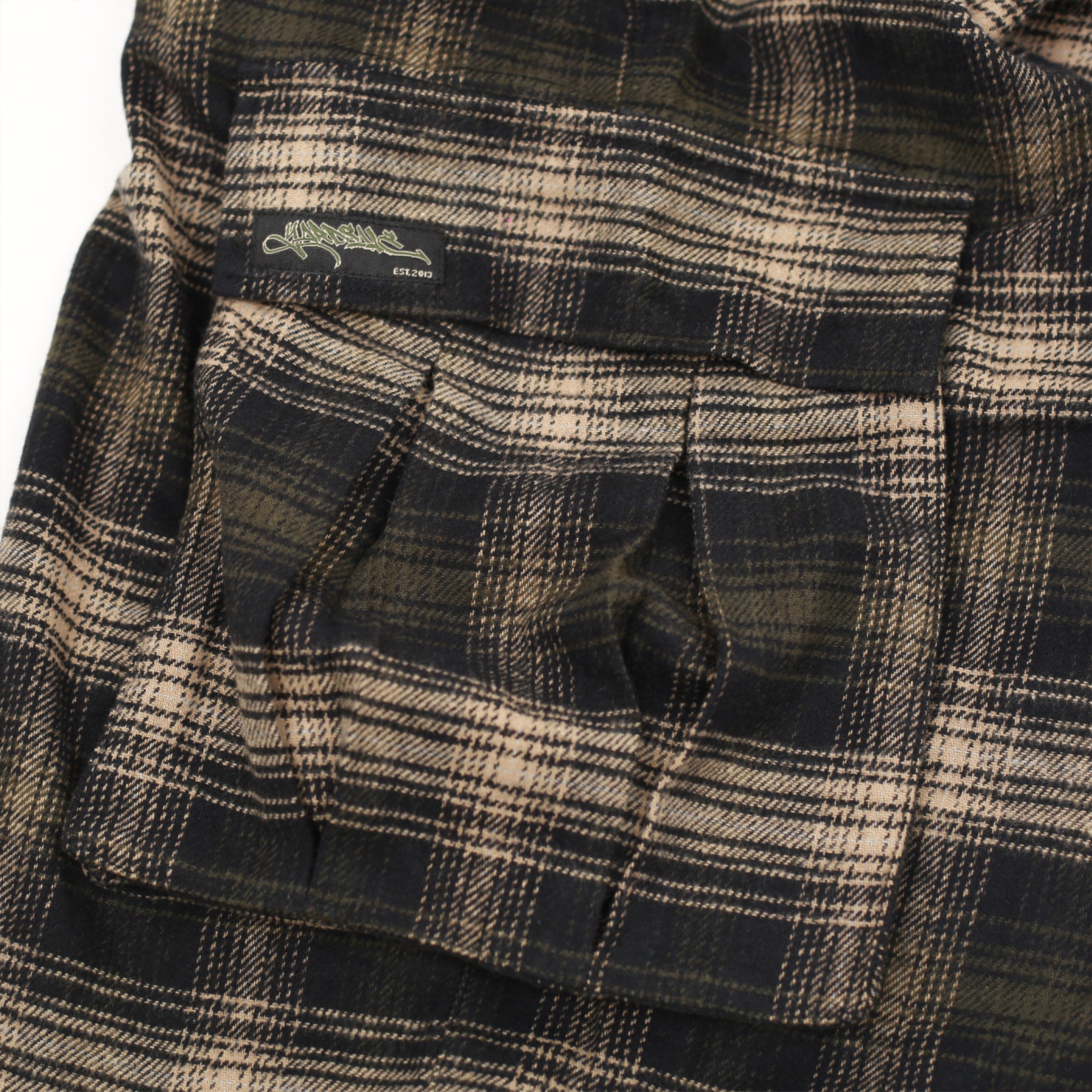 Yardsale Shoreline shorts brown – back pocket detail with flap and logo
